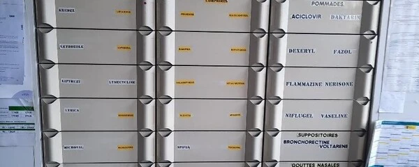 2 colonnes de tiroirs