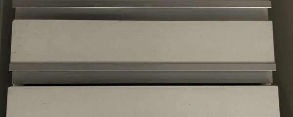 Petit meuble à tiroirs