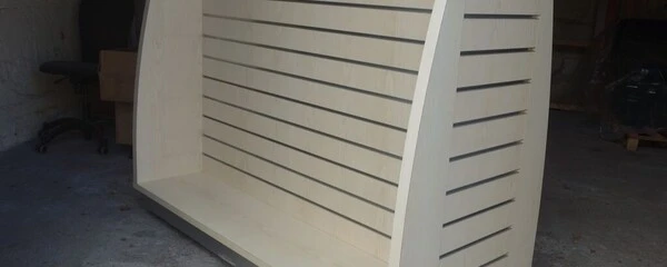 Donne gondole avec accessoires