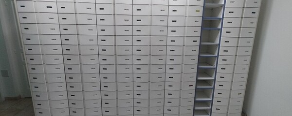 6 colonnes de tiroirs